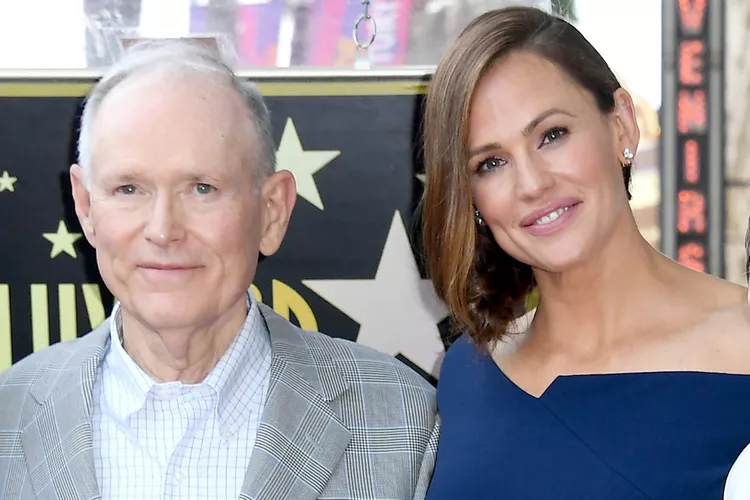 Jennifer Garner Mourns Death of Dad William at 85: A ‘Kind and Brilliant Man, Father and Grandfather